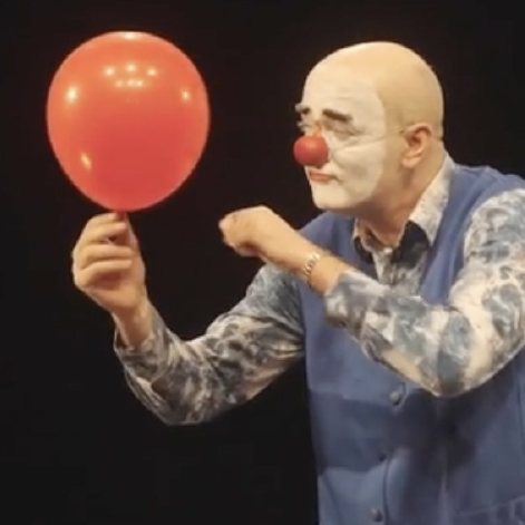 Béchamel et un ballon rouge